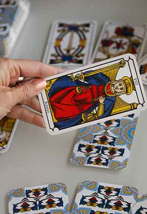 How to Do a Tarot Reading