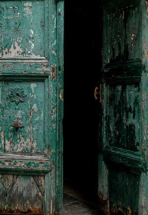 What Does It Mean When You Dream About an Old Wooden Door?